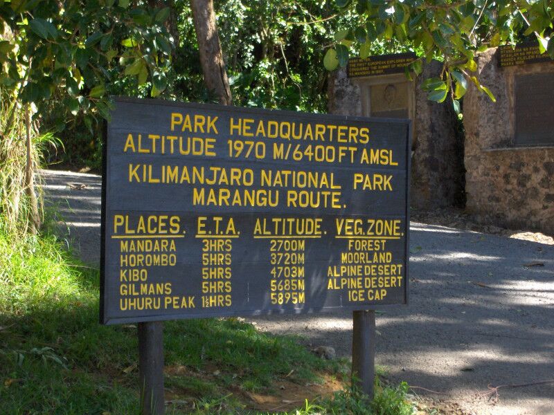 Beklimming Marangu Route (1/5) | Marangu Gate (1860 m) - Mandara Huts (2720 m)