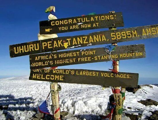 Beklimming Marangu Route (4/5) | Kibo Huts (4720 m) - Uhuru Peak (5895 m) - Horombo Huts (3720 m)